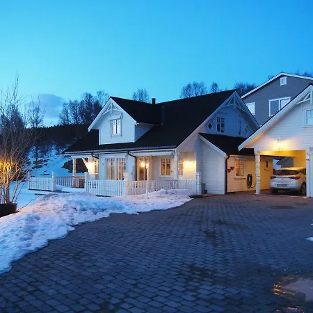 Holiday home In The Spot Of The Midnight Sun And Aurora Borealis.