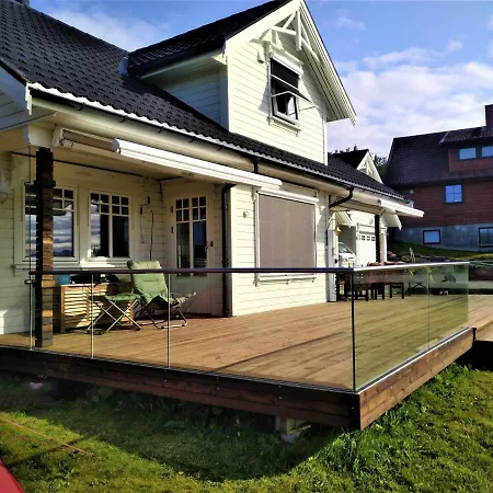 In The Spot Of The Midnight Sun And Aurora Borealis. Tatil Evi *